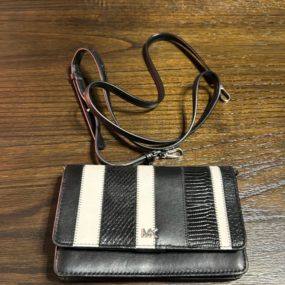 michael kors wallet/crossbody - Picture 1 of 5